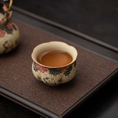 Blue-and-white cat master cup – detail