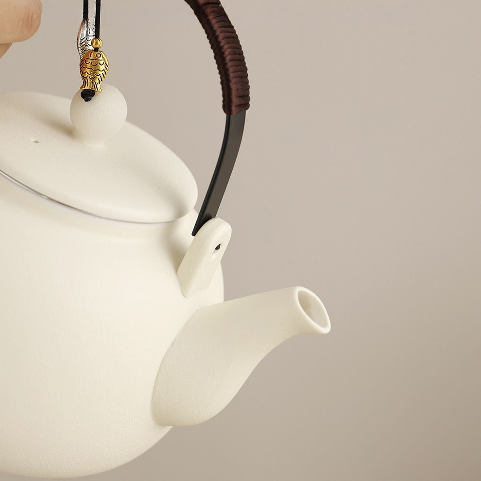 Matte distant-mountain tea set – detail
