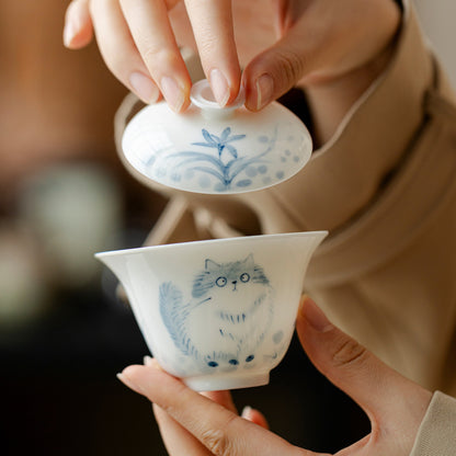 Hand-painted blue-and-white cat gaiwan – detail