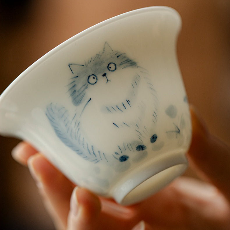 Hand-painted blue-and-white cat gaiwan – detail