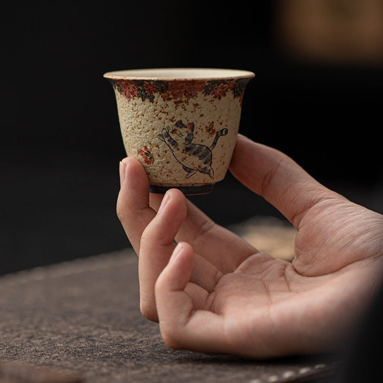 Blue-and-white cat master cup – detail