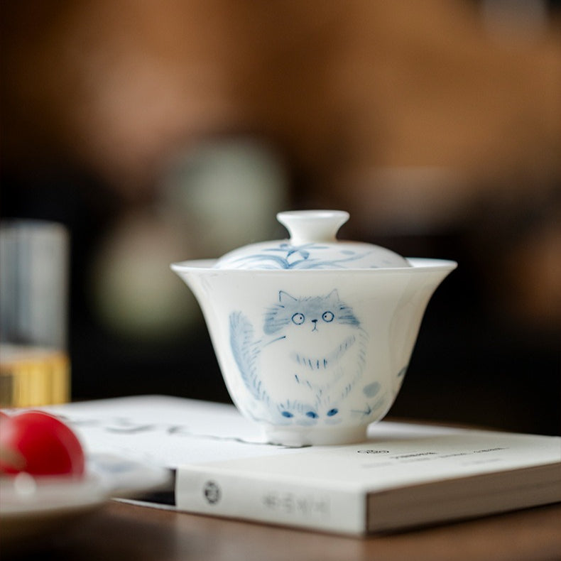 Hand-painted blue-and-white cat gaiwan – detail