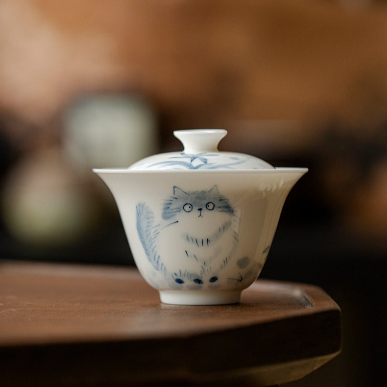 Hand-painted blue-and-white cat gaiwan – detail
