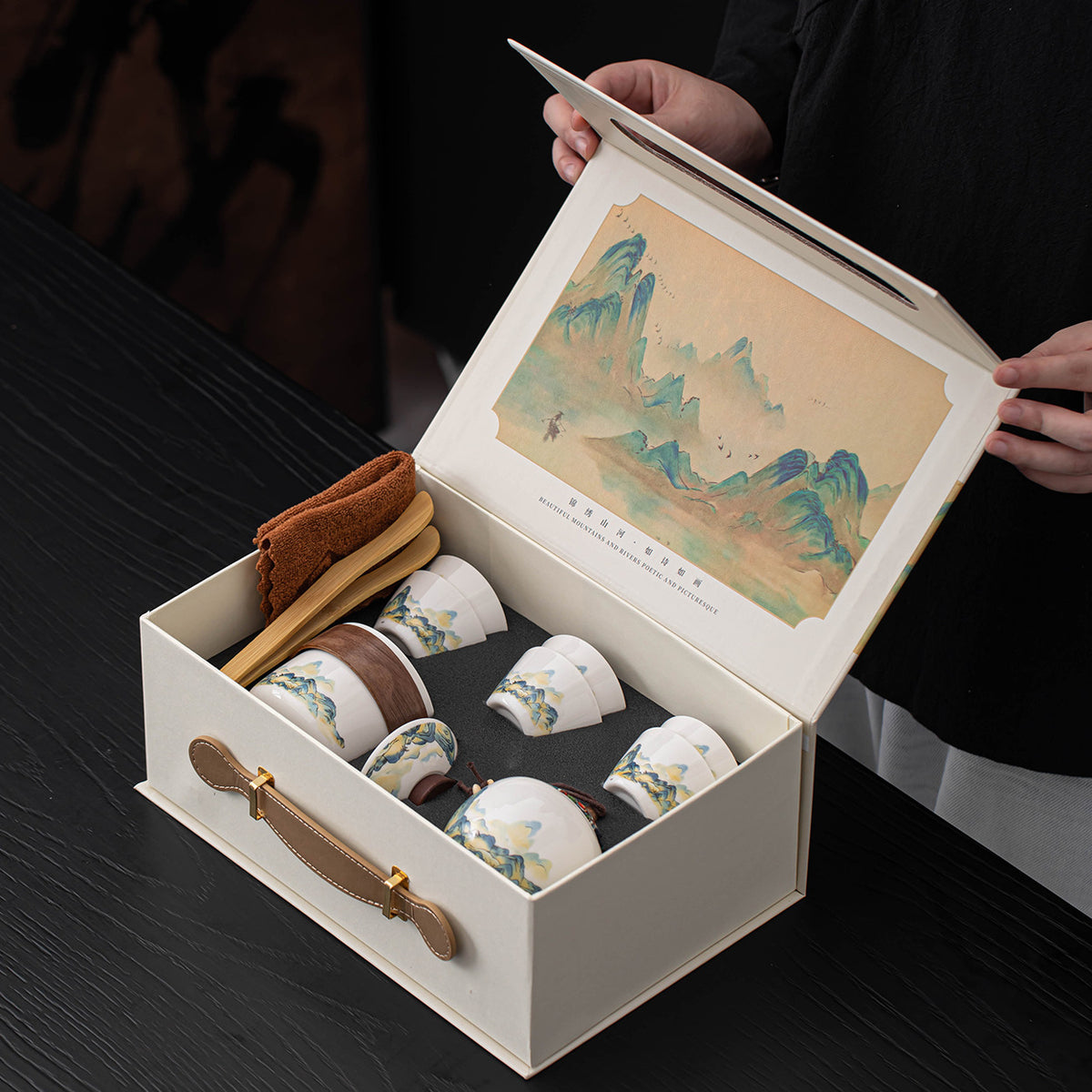 Thousand-Li Landscape travel tea set – detail