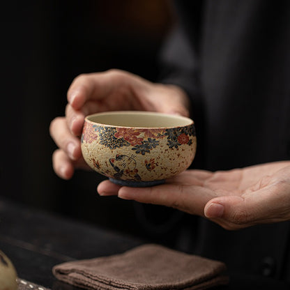 Blue-and-white cat master cup – detail